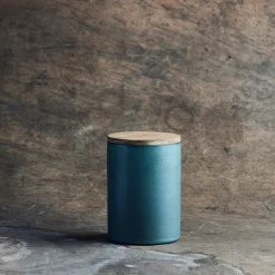 Aida RAW Northern Green opbevaringskrukke med teaklåg 15 cm