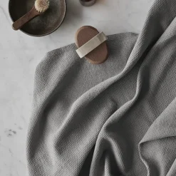 By Mogensen håndklæde grey waffle 150x100 cm