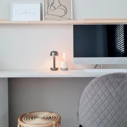 Humble Two bordlampe titanium