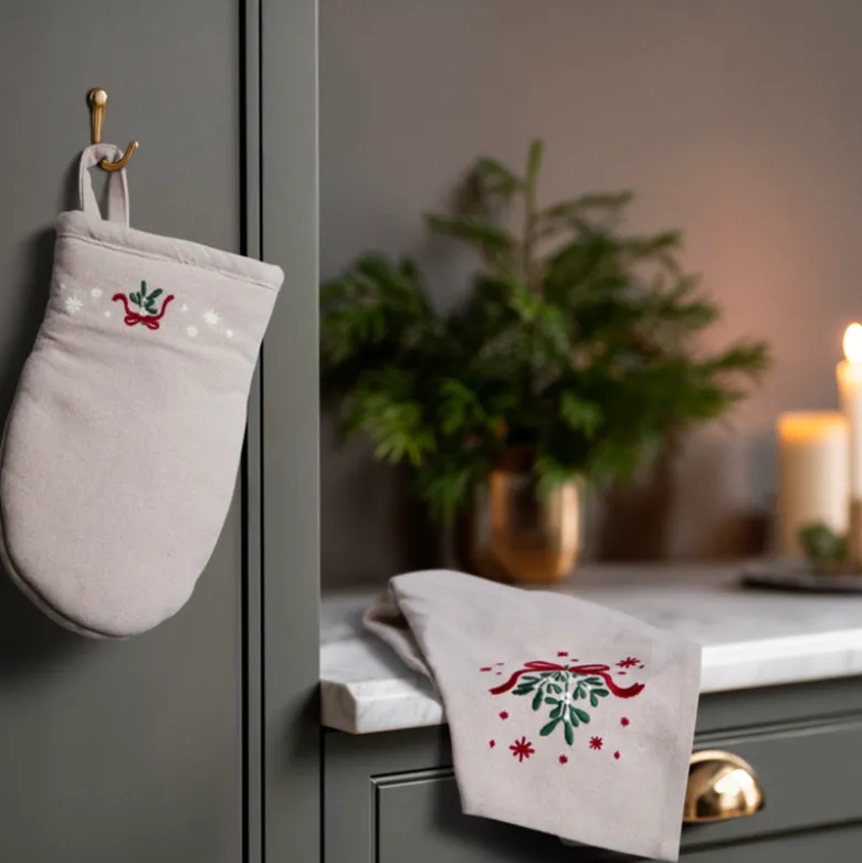 Juna Christmas Fable viskestykke sand 50x70 cm