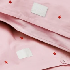 Juna Daisy sengetøj pink/rød 200x220 cm
