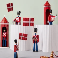 Kay Bojesen Figurines Fanebærer træfigur rød H 29,5 cm