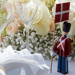 Kay Bojesen Figurines Fanebærer mini træfigur rød H 18,5 cm