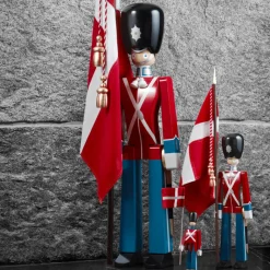 Kay Bojesen Figurines Kay Bojesen Fanebærer træfigur rød H 77 cm