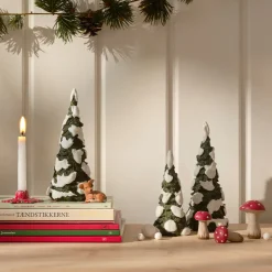 Klarborg juletræ med sne