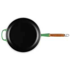 Le Creuset Signature støbejern stegepande med træhåndtag Ø 28 cm bamboo green