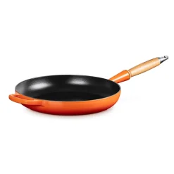 Le Creuset Signature støbejern stegepande med træhåndtag Ø 28 cm volcanic