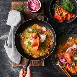 Le Creuset Signature støbejern stegepande med træhåndtag Ø 28 cm matte black