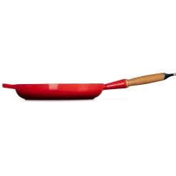 Le Creuset Signature støbejern stegepande med træhåndtag Ø 28 cm cerise