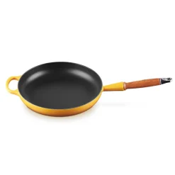 Le Creuset Signature støbejern stegepande med træhåndtag Ø 28 cm nectar