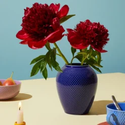 Lyngby Porcelæn Rhombe Color vase mørk blå H 16,5 cm