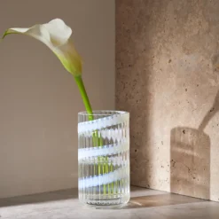 Lyngby Porcelæn Swirl vase hvid H 15,5 cm