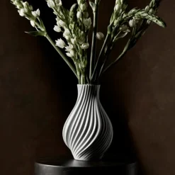 Lyngby Porcelæn Twist vase hvid H 18 cm