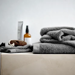 Södahl Organic Comfort håndklæde stone grey 40x60 cm