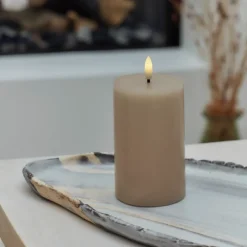 Sirius Sille LED bloklys karamel Ø 7,5 cm H 12,5 cm
