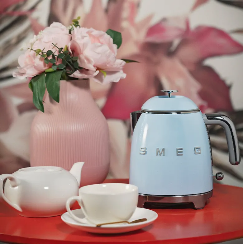 Smeg KLF05PBEU elkedel mini pastelblå 0,8 liter 1400 watt