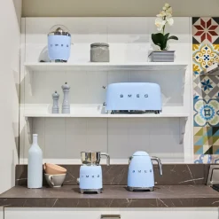 Smeg KLF03PBEU elkedel pastelblå 1,7 liter 2400 watt