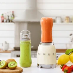 Smeg PBF01WHEU Personal blender creme inkl. 2 stk. flasker 0,6 liter