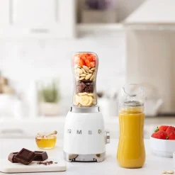 Smeg PBF01WHEU Personal blender hvid inkl. 2 stk. flasker 0,6 liter