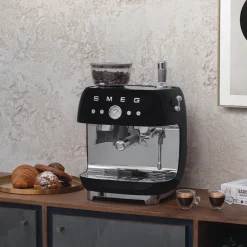 Smeg 50's Style manuel espressomaskine sort