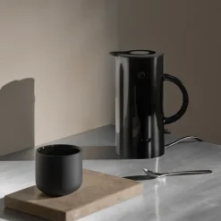 Stelton EM77 elkedel 0,5 liter sort 2200 watt