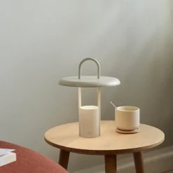 Stelton Pier transportabel LED lampe sand