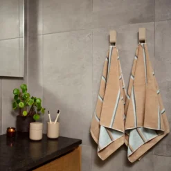 Zone Sauna håndklæde sand/blå/grøn 50x100 cm